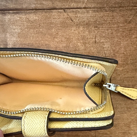 Coach Light Yellow Leather Wallet - Picture 8 of 10